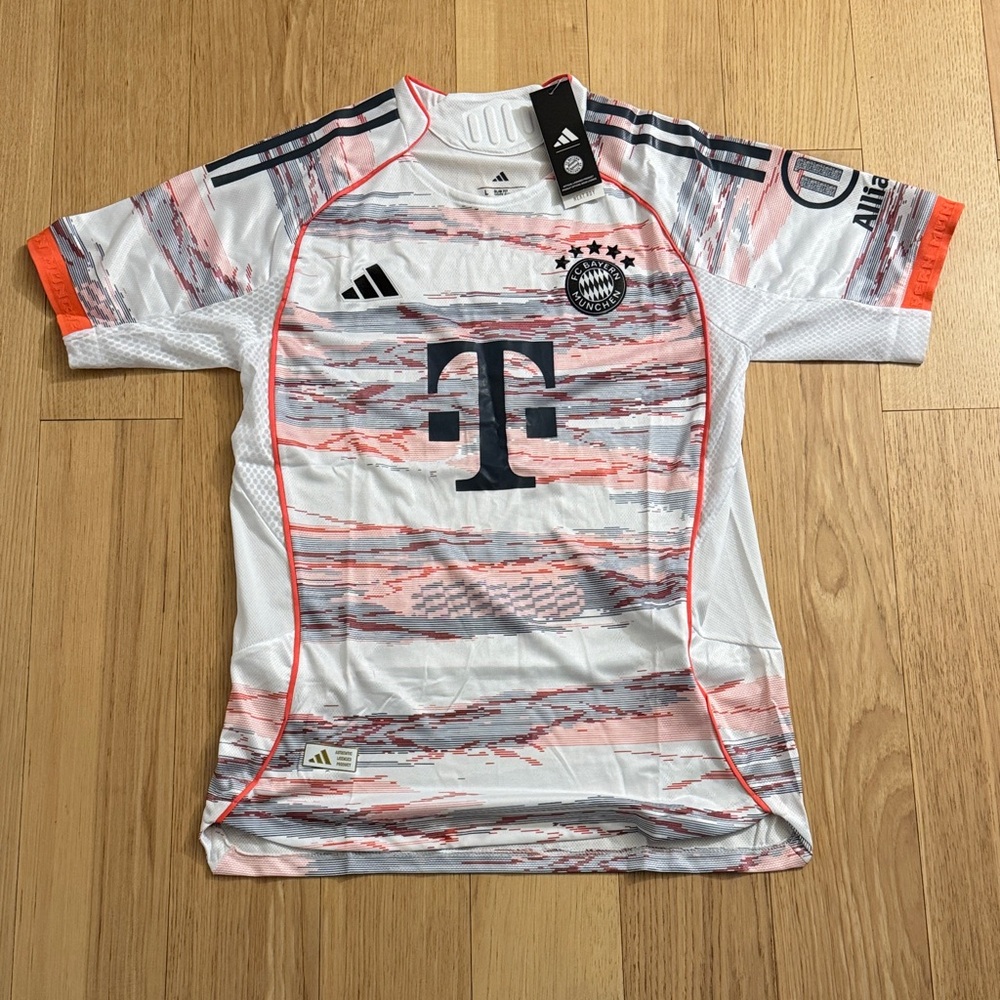 Bayern Munich Away Kit Player Version 25/26 NWT